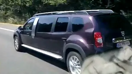 VIDEO: ”limuzina” Dacia Duster birou mobil a fost surprinsă în realitate, pe autostradă!