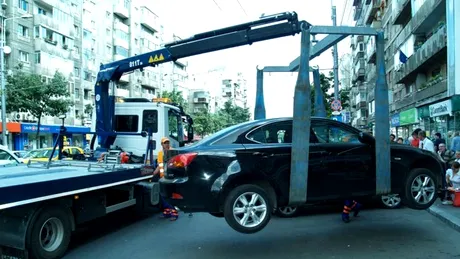 Maşinile parcate neregulamentar în Bucureşti vor fi ridicate. Care sunt tarifele pentru transport şi depozitare