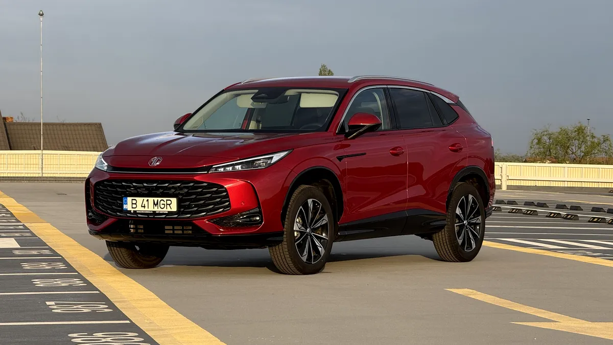 Am condus noua generație MG HS - Cât costă și ce oferă SUV-ul compact?