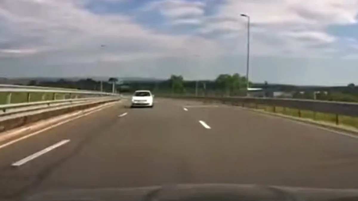O altă mașină a fost filmată în timp ce circulă pe contrasens pe A3 - VIDEO