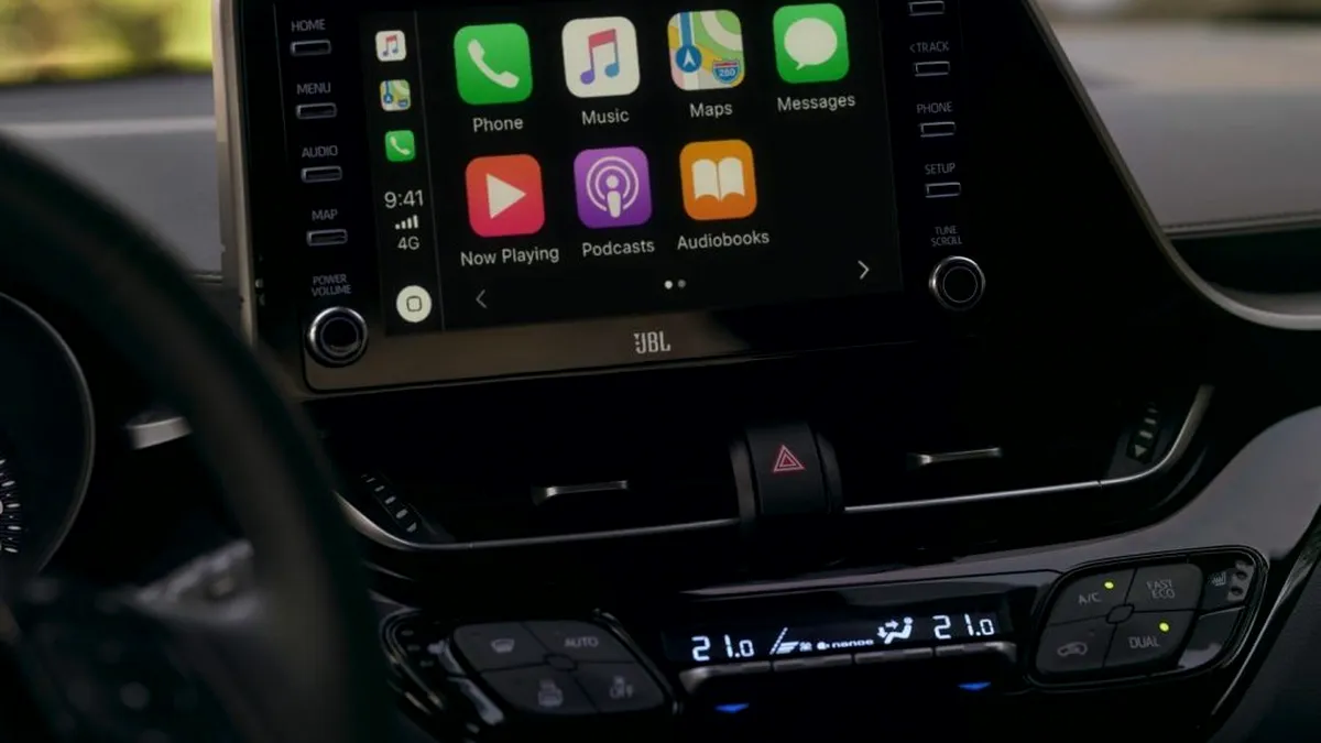 Capitularea unui titan: Toyota oferă primul sistem multimedia cu Apple CarPlay