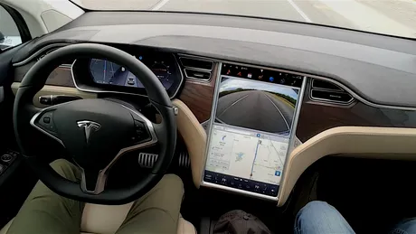 Tesla promite că funcţia Autopilot va putea conduce în mod autonom tot drumul către serviciu