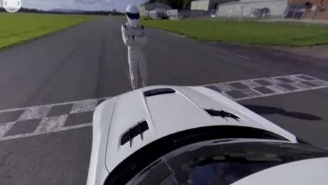 Priveşte-l pe STIG într-un video la 360 de grade, pe circuitul Top Gear!