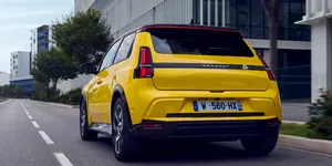 O companie din România și-a dublat numărul stațiilor de încărcare a mașinilor electrice. Are peste 1.100 de unități