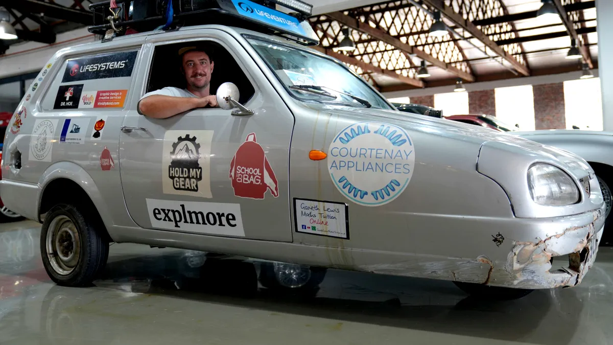 Doi bărbați au traversat Africa într-o mașină cu trei roți. Un Reliant Robin a parcurs peste 22.000 km prin jungle, munți și deșerturi