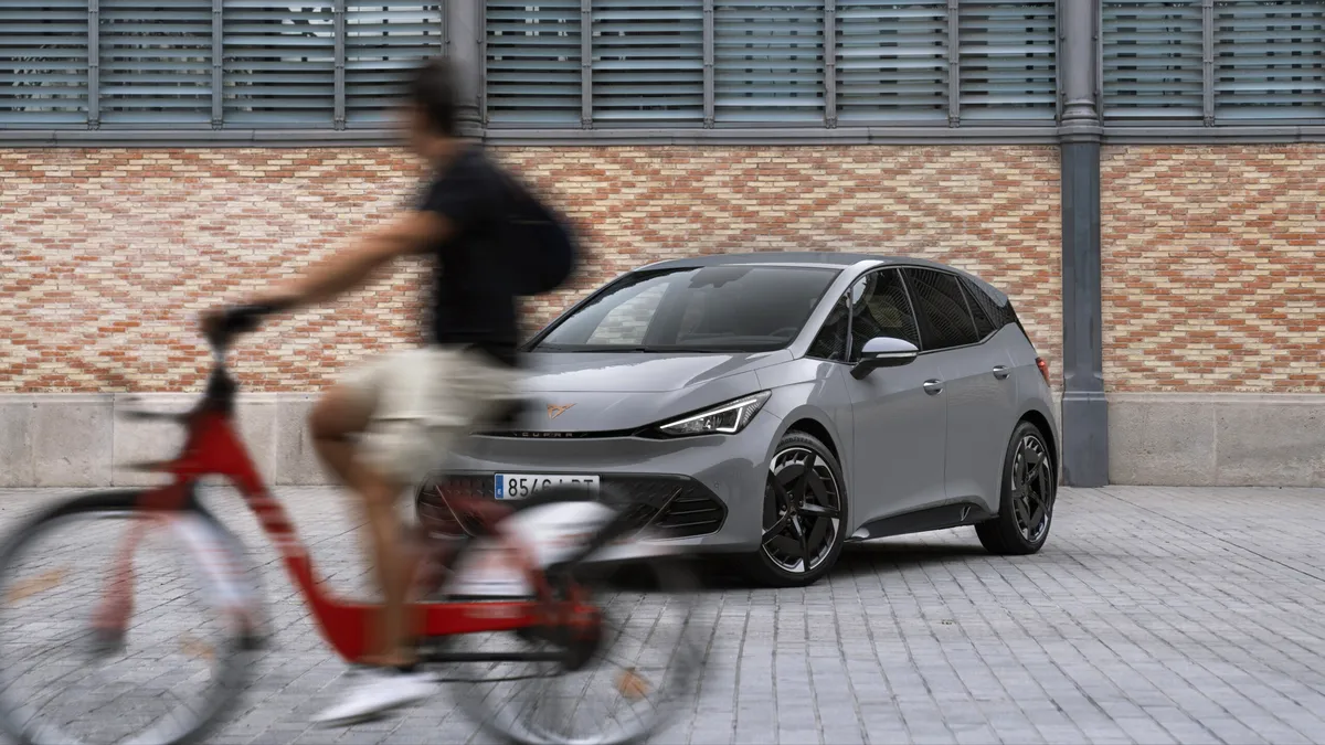 Cupra Born va dispune de o tehnologie care reduce accidentele cu bicliști și pietoni
