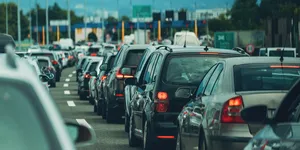 Înmatriculările de mașini pentru transportul pasagerilor au crescut cu 13% în trimestrul IV din 2025