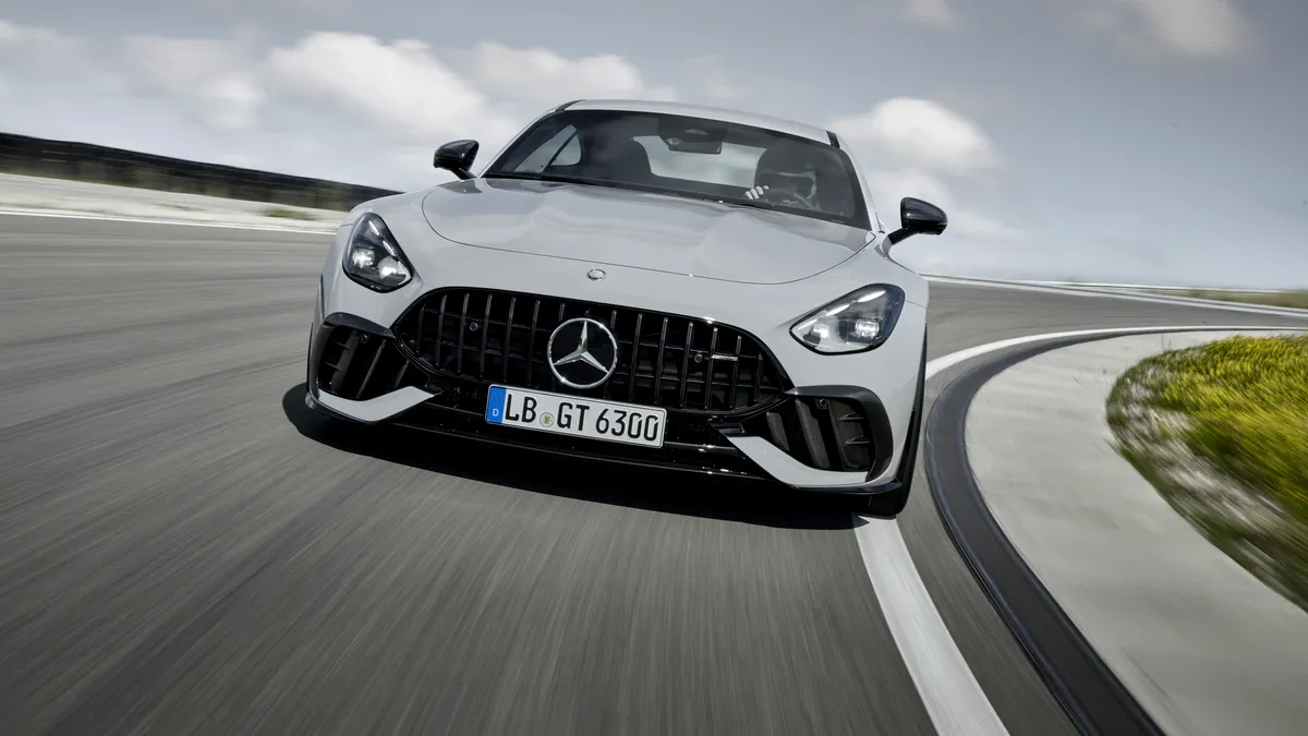 Noul Mercedes-AMG GT 63 Pro dezvoltă 611 CP și este dotat cu tracțiune integrală - GALERIE FOTO