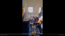 Incident grav la bordul unui avion Ryanair: Un pasager a fost rănit, după ce resturi din motor s-au desprins și au spart geamul aeronavei. Ce anunță compania