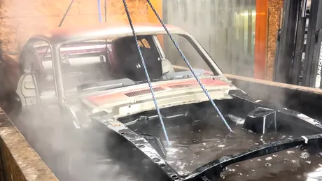 Cum arată un Ford Mustang din 1967 după ce trece printr-o baie chimică - VIDEO