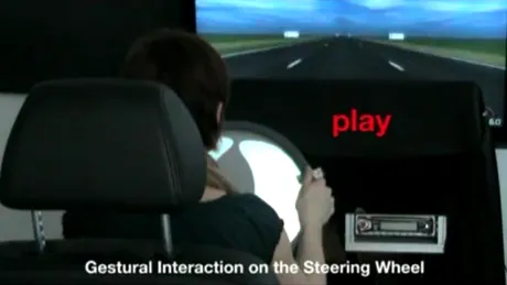 Volanul touch-screen - viitorul gadget din maşina iPhone?