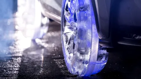 VIDEO. Un Lexus cu jante şi anvelope din gheaţă. Şi da, acestea chiar funcţionează