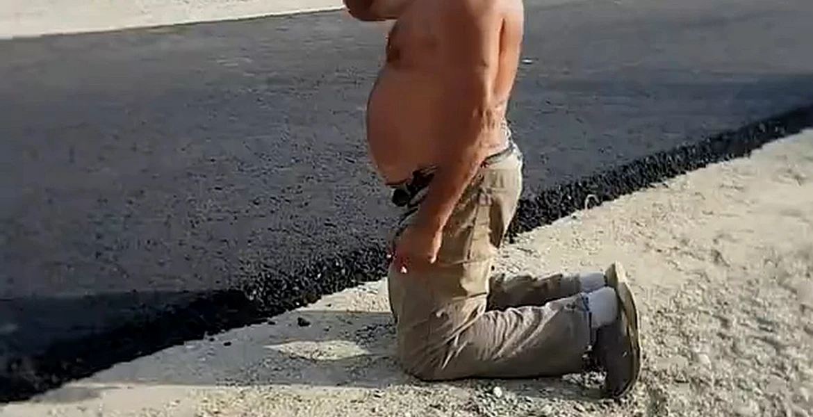 Cum reacţionează un bărbat din Bacău care vede pentru prima dată asfalt în satul lui! – VIDEO