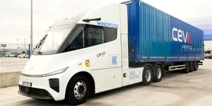 Cum a reușit un producător chinez să creeze un camion electric mai repede decât Tesla?