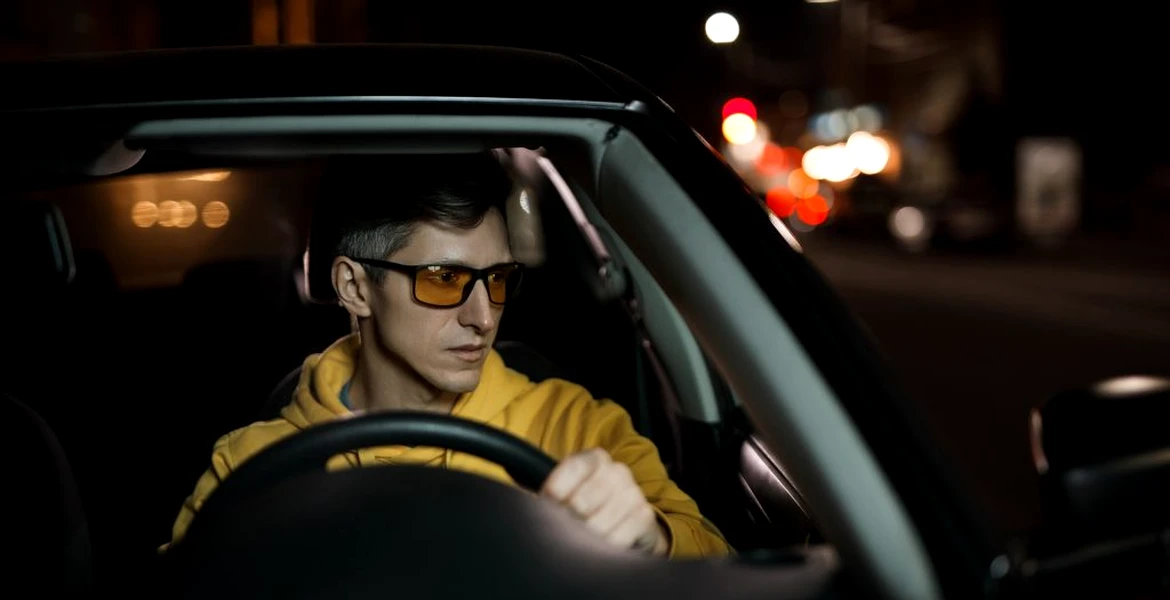 Ce sunt ochelarii pentru conducere nocturnă și cât sunt de eficienți