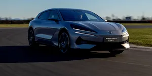 <span class='prepend'>Foto |</span> Un nou model chinezesc vine în Europa. Denza Z9 GT este modelul care se încarcă complet în sub 10 minute