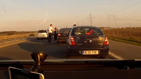 VIDEO După ce a evitat un accident în ultima secundă, coboară şi îi aplică o corecţie celui care era să-l lovească