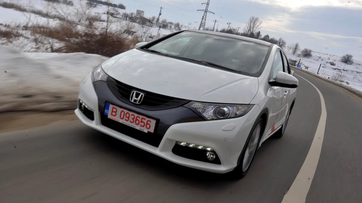 Dualitate: noua Honda Civic 1.8 Executive Navi