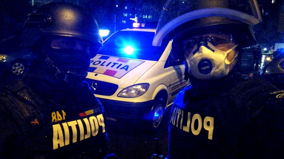 Ce a pățit un tânăr care a ieșit noaptea la plimbare și a făcut live pe Facebook din mașină?