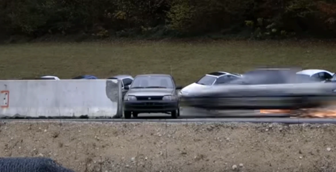 Cum arată un impact la 200 km/h – VIDEO