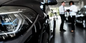 Românii bagă tot mai mulți bani în mașini și motociclete. Ce arată noile date INS