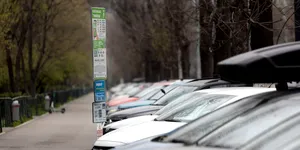 Atenție la SMS-urile care cer plata unei amenzi de parcare. DNSC avertizează asupra unei fraude în numele TPARK