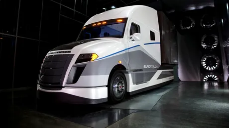 Noul Daimler SuperTruck spulberă recordurile de consum pentru camioane