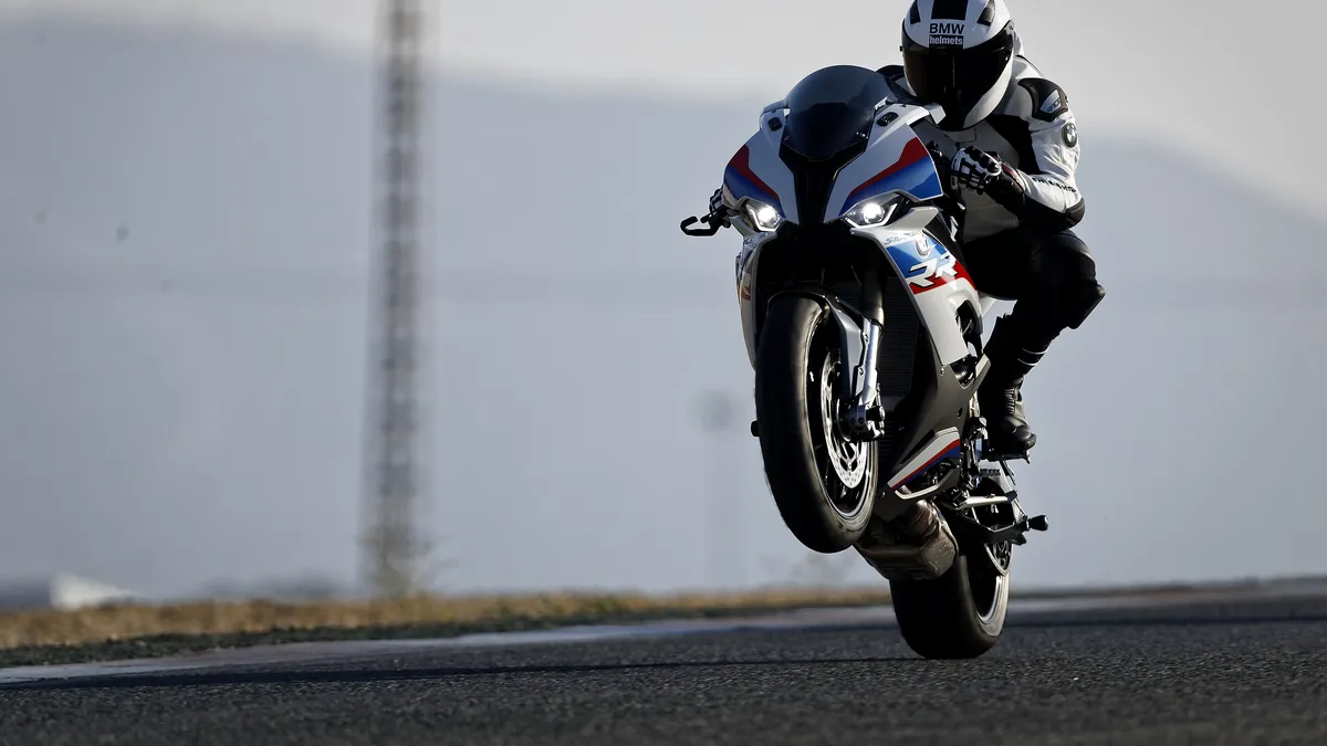 BMW Motorrad va prezenta la SMAEB 2019 noul model BMW S 1000 RR - GALERIE FOTO