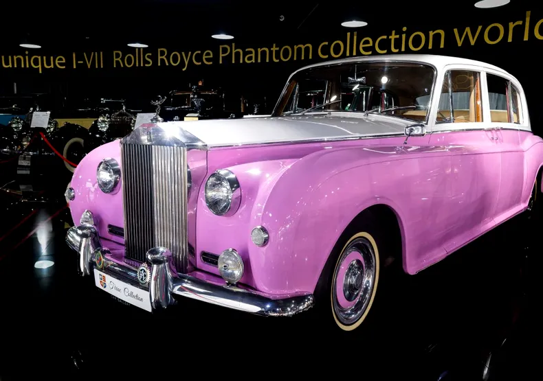 Rolls Royce Phantom V, de la Sir Elton John, se află în galeria Țiriac Collection