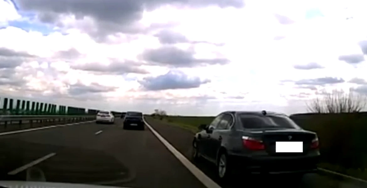 Depăşire cu aproximativ 200 km/h pe banda de urgenţă pe Autostrada Soarelui – VIDEO