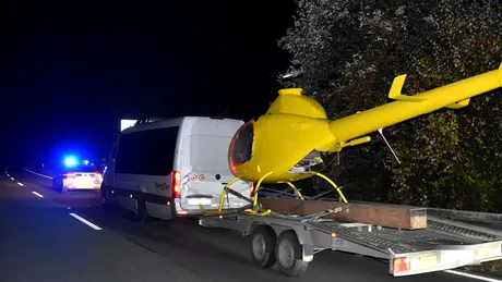 Doi români, surprinși în timp ce transportau un elicopter pe o autostradă din Germania