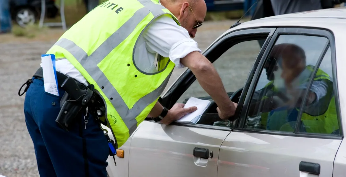 Este legal să fumezi la volan? În ce situații se aplică amendă contravențională