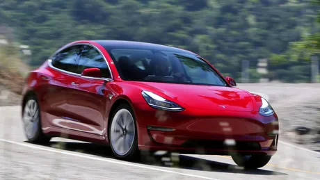 Cum se fabrică un automobil Tesla Model 3 în doar 49 de secunde - VIDEO