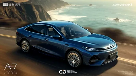 Chinezii de la Geely au lansat un sedan hibrid cu peste 2.000 km autonomie