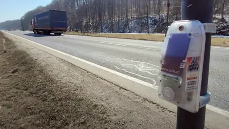 VIDEO: Cum funcționează gardul virtual montat pe DN1 care descurajează pătrunderea animalelor sălbatice pe drum