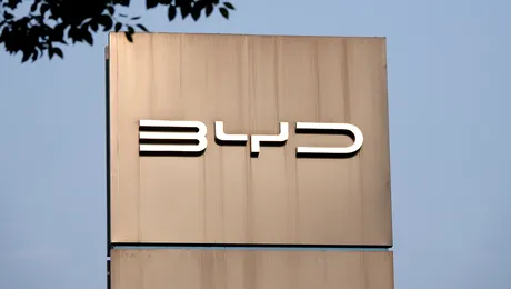 BYD dă în judecată administrația Statelor Unite pentru tarifele aplicate vehiculelor electrice. Chinezii contestă legalitatea acestora și solicită acces la o bază mai largă de cumpărători