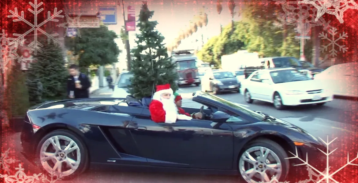 Moş Crăciun schimbă sania cu un Lamborghini. VIDEO