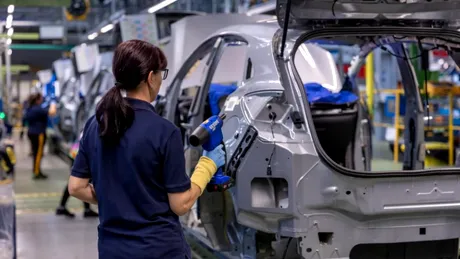 Ford Otosan angajează 1.300 de persoane la fabrica din Craiova