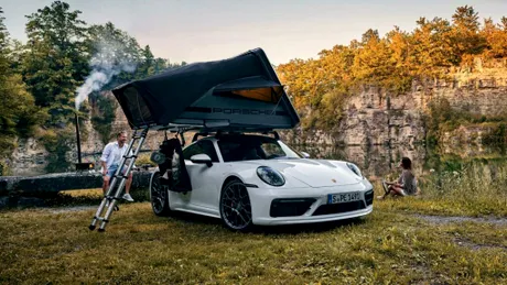 Porsche lansează un cort pentru 911, care transformă coupe-ul într-un adevărat camper
