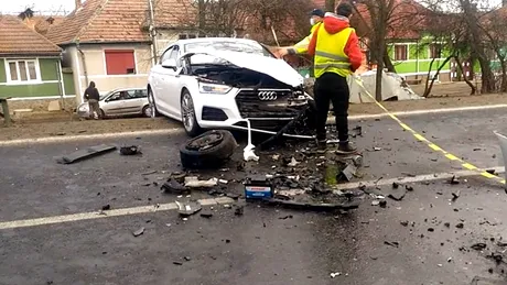 Impact frontal cu o mașină cu volan pe dreapta. Circulație blocată pe DN1, în județul Sibiu