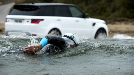 Noul Range Rover Sport trece şi de proba înotului - VIDEO