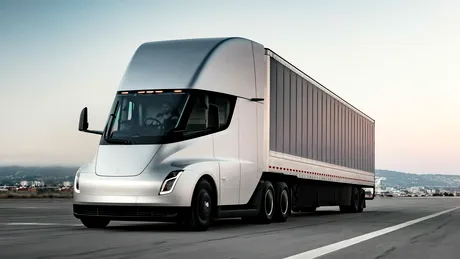 Elon Musk anunță că Pepsi va primi primele camioane electrice Tesla Semi în luna decembrie