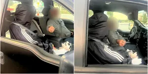 Foto | Șofer prins cu un „pasager” fals pe banda pentru carpooling