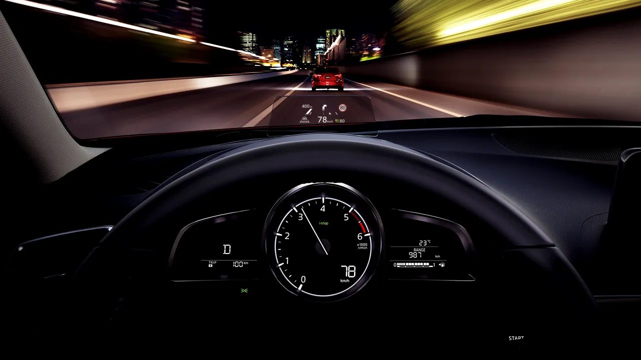 576-2017m3-cut010-ger-high-interiorhud 