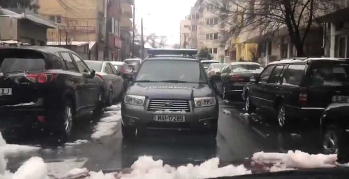 Maşina Jandarmeriei, pusă la punct de şoferii bucureşteni pentru că circula pe contrasens – VIDEO