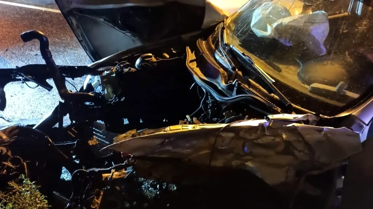 Accident grav la Iași, după ce trei mașini s-au ciocnit violent