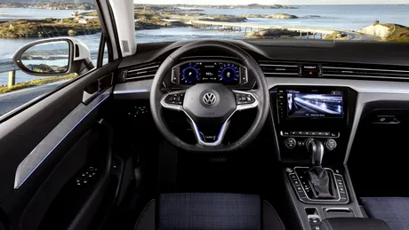 Noul Passat este primul Volkswagen cu conducere parţial automatizată