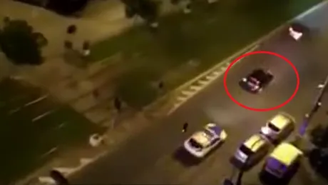 Focuri de armă în București. Mașina urmărită s-a răsturnat - VIDEO