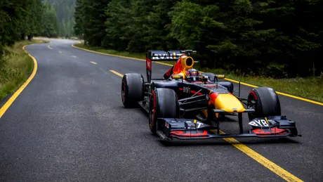 Red Bull a dus un monopost de Formula 1 pe Transalpina