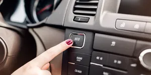 Directorul Ferrari: Butoanele tactile costă jumătate din prețul comenzilor fizice